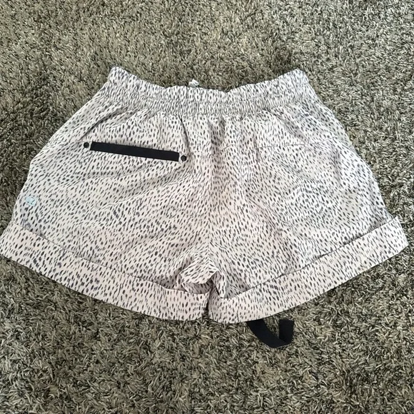 Lululemon shorts - Picture 2 of 5